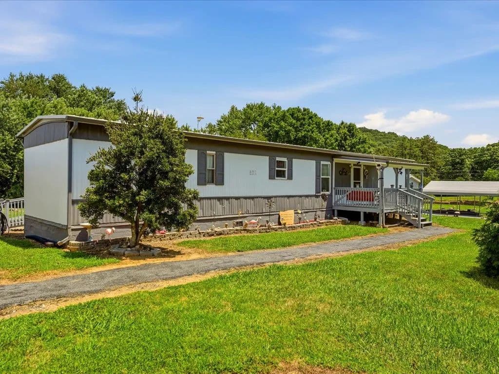 3 Homes Close to Cherokee Lake - Mooresburg, Tennessee, 37811
