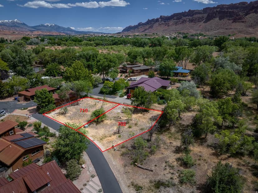 Property from 702 DRAGON FLY TRL #37 &39 - KW