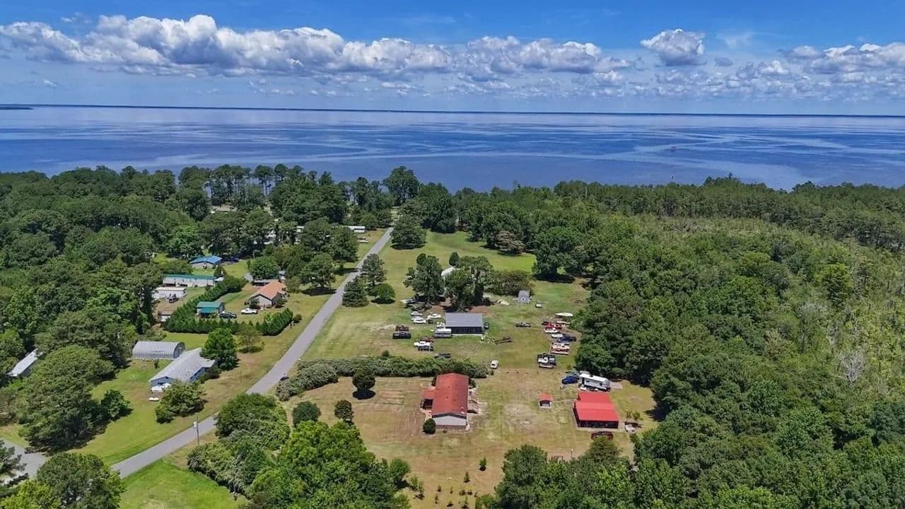 6.2 Acres with Remodeled Home & Recreational Land for Sale in Tyrrell County, NC! - Columbia, North Carolina, 27952