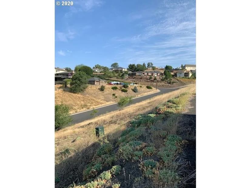 Land -Single Family Acreage in Pendleton