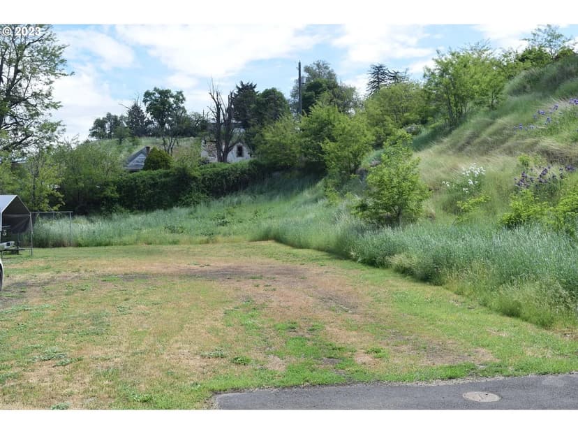 Land -Single Family Acreage in Pendleton