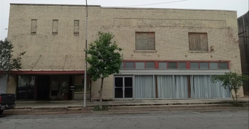 Commercial Property in Sunflower County at 112 Court Avenue in Indianola, MS