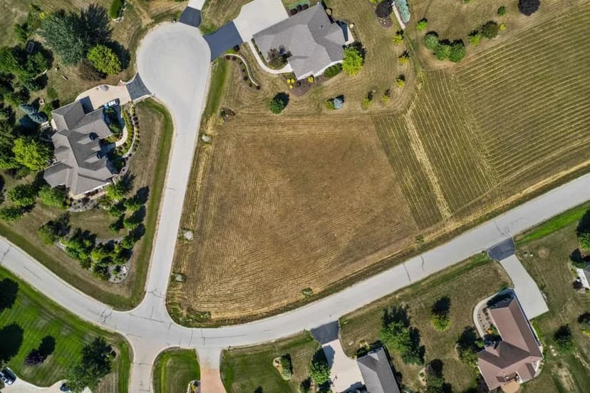 Land -Single Family Acreage in NEENAH