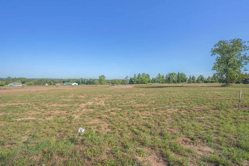 Land -Single Family Acreage in DE PERE