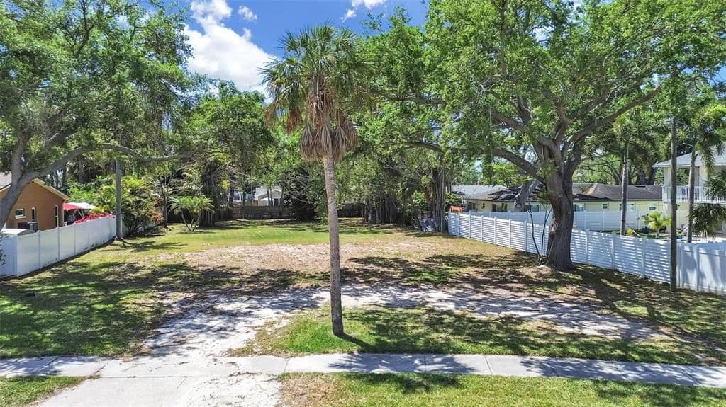 Vacant Land in St Petersburg - Florida, 33703