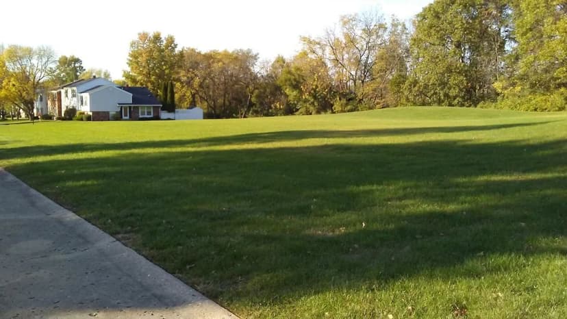Land -Single Family Acreage in Macomb