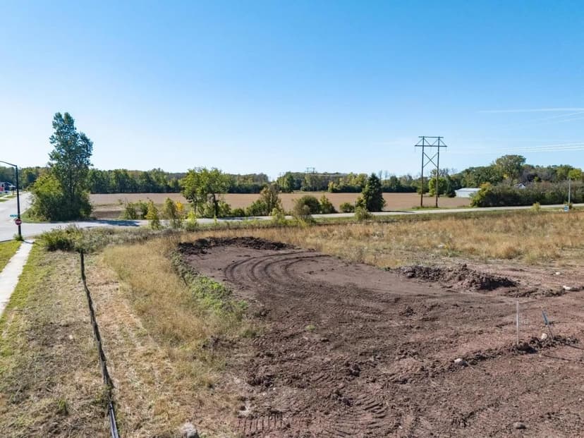 Land -Single Family Acreage in NEENAH