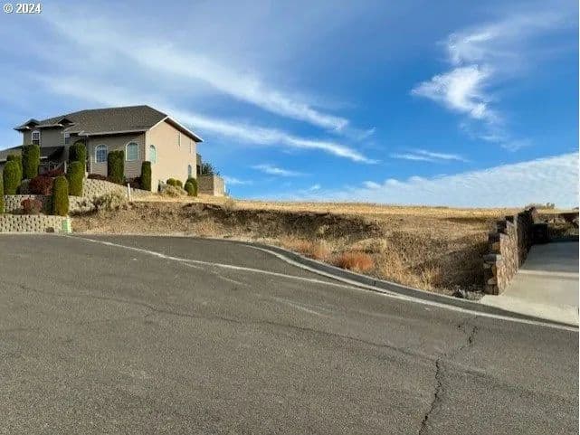Land -Single Family Acreage in Pendleton