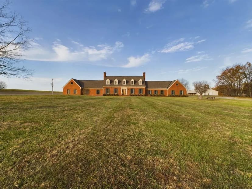 Colonial-Style Estate on 60 Acres in Bloomfield, MO