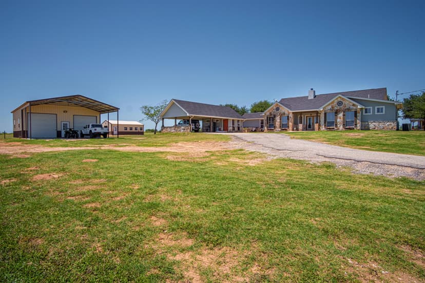 Large Horse Property - 1891 SH 97 E Floresville, Texas