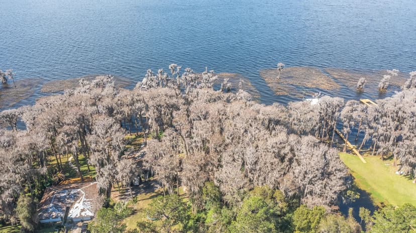 Create your dream lakefront retreat {L-320}