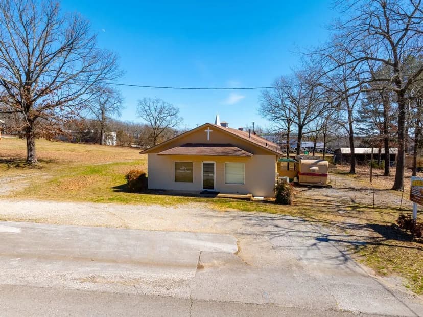 Commercial Opportunity in Southside, Arkansas: Versatile Commercial Space