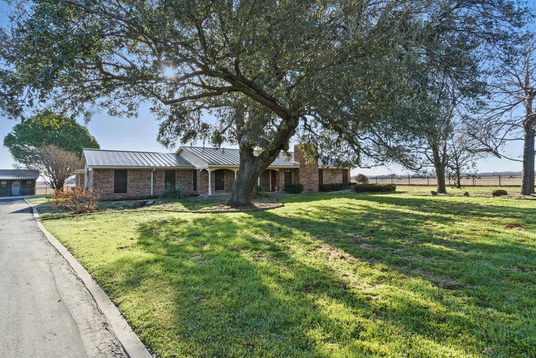 401 Hubbard Lane, Lipan, Texas 76462 in Lipan, Texas - photo 3