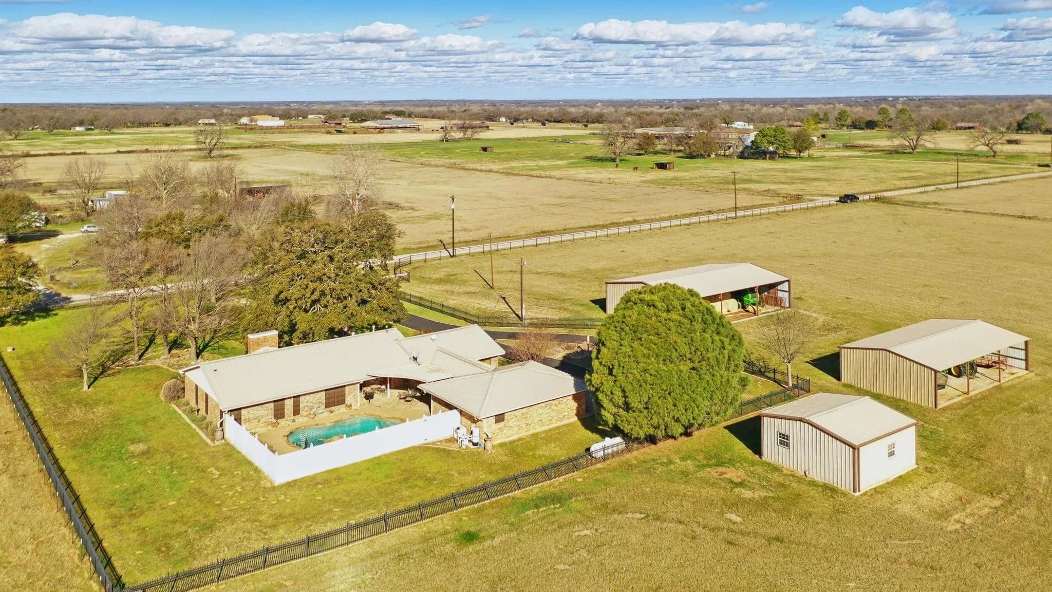401 Hubbard Lane, Lipan, Texas 76462 in Lipan, Texas - photo 8