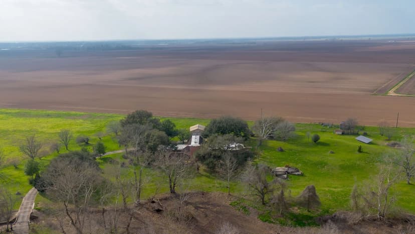 2009 FM 950 Rd Eagle Lake, TX 77434