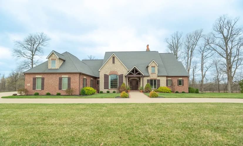 Stunning, Custom Luxury Home in Windwood Lake Estates, Cape Girardeau