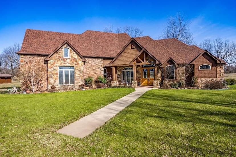 COUNTRY ELEGANCE ON 42.10 ACRES