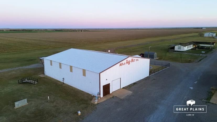 Altus Airport with Hangar and Living Quarters