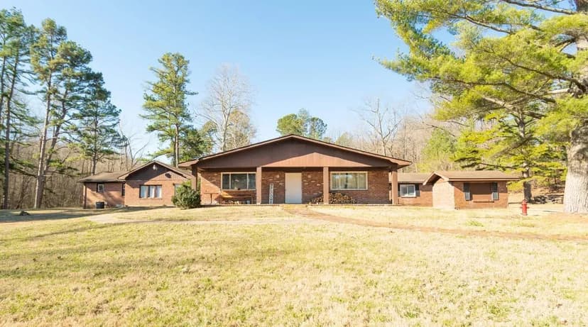 Expansive Commercial Property in Stoddard Co.