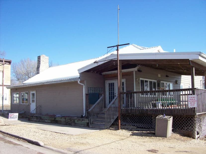 Former Resort Now Rental Property, Located on Buffalo Lake in Marquette County