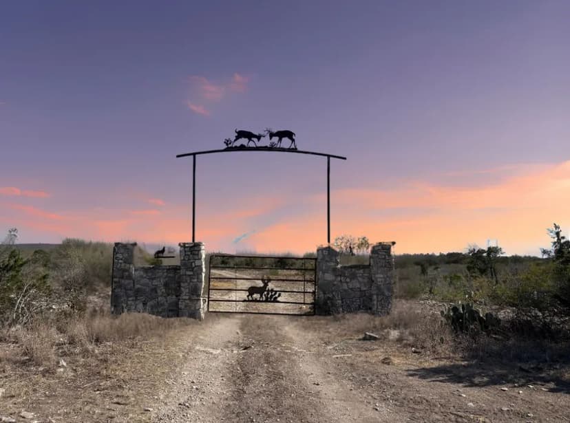 Hughes Low Fence Hunting Ranch