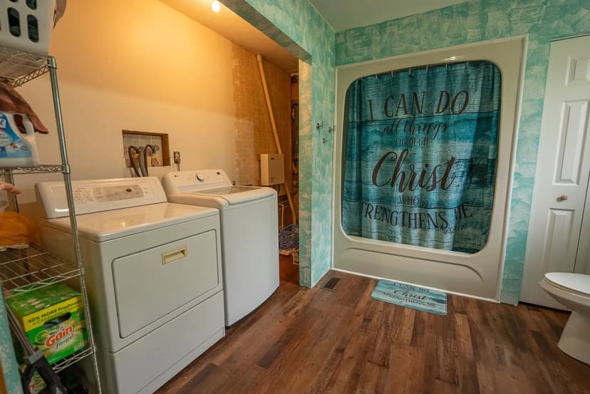 East Tennessee Home & Acreage Hancock County Sneedville Mini Farm 