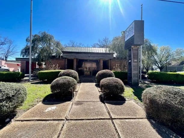 Commercial Property for Lease at 210 North Street in Cleveland, MS