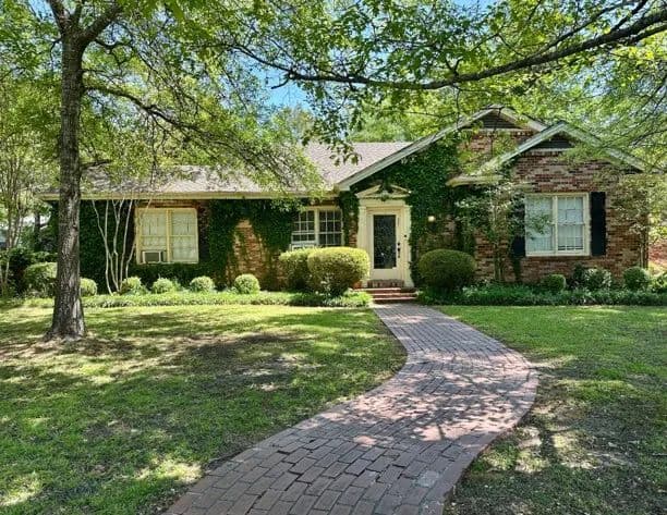 Home in Bolivar County at 301 S. Victoria Avenue in Cleveland, MS
