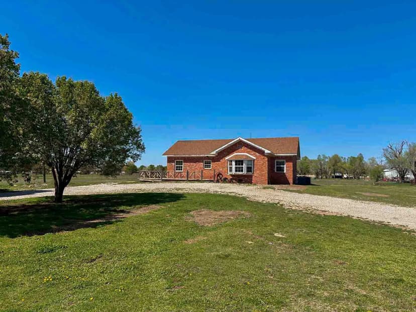 1,168± Sqft Home on 4.59± Acres in Enid, OK