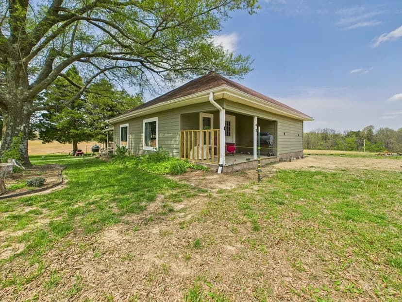 Charming 2-Bedroom, 1-Bathroom Home in Bernie, MO