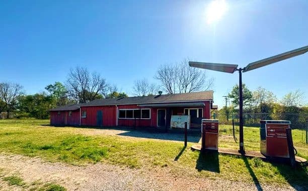 Commercial Property in Coahoma County at 17965 Highway 61 N in Lyon, MS