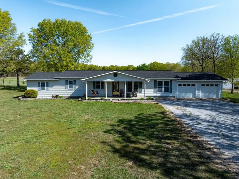 3 Bed 3 Bath, 1 +/- Acre, Nice, Clean Home, Strawberry, Arkansas