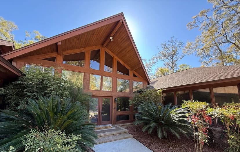 12-Acre Florida Estate in Lake City for Sale