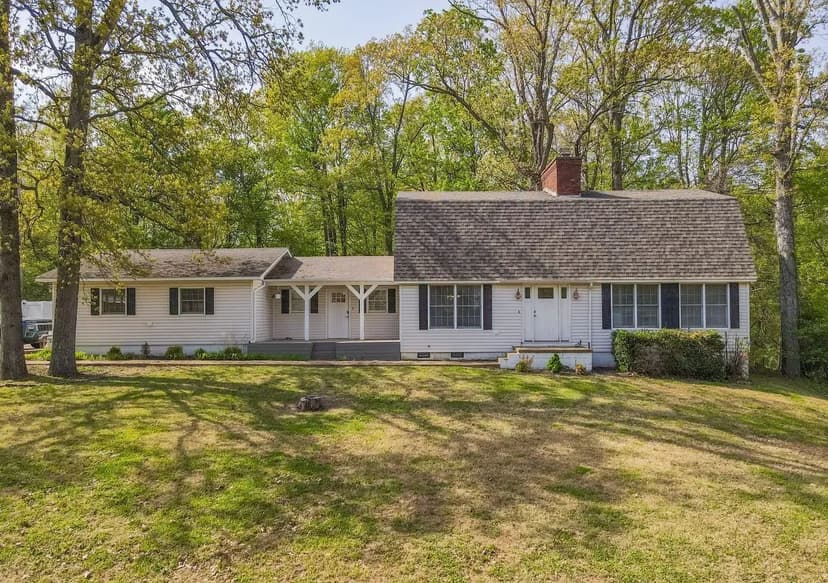 Charming 4-Bed Home For Sale in Dexter, MO