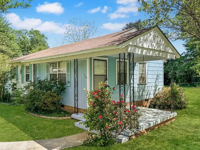 5 Bedroom 3 Bath, High Tunnel, Outbuilding, Pool, Tiny Houses. Wright County