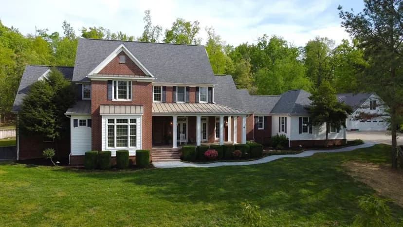 Beautiful 7-Bed Home in Woodland Hills Estates