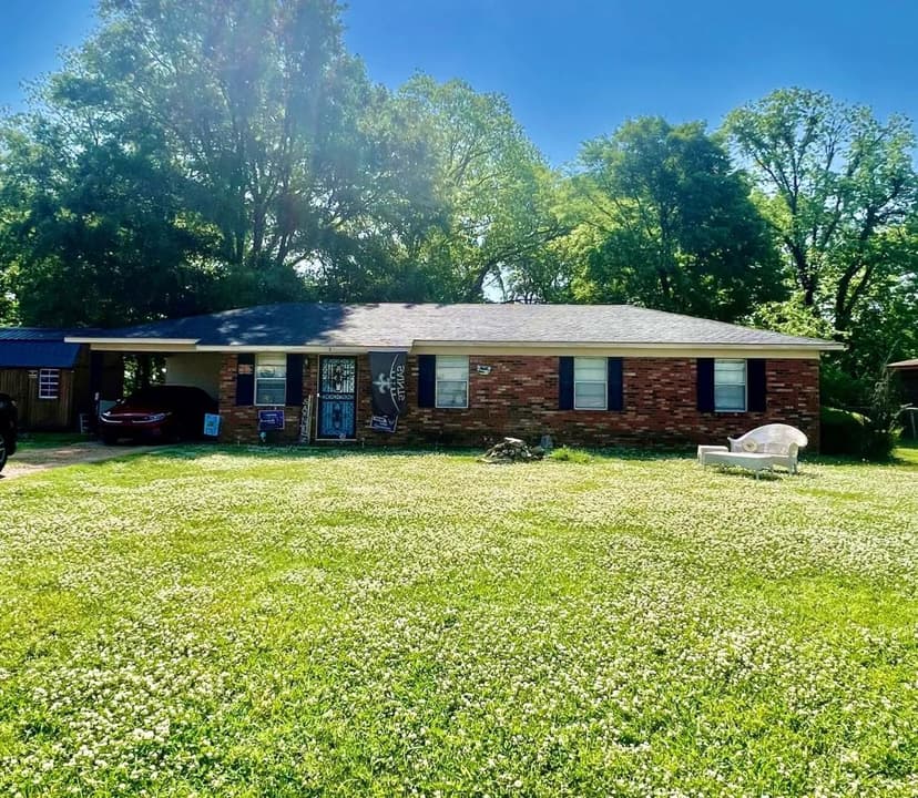 Home in Bolivar County at 8 Pecan Drive in Cleveland, MS