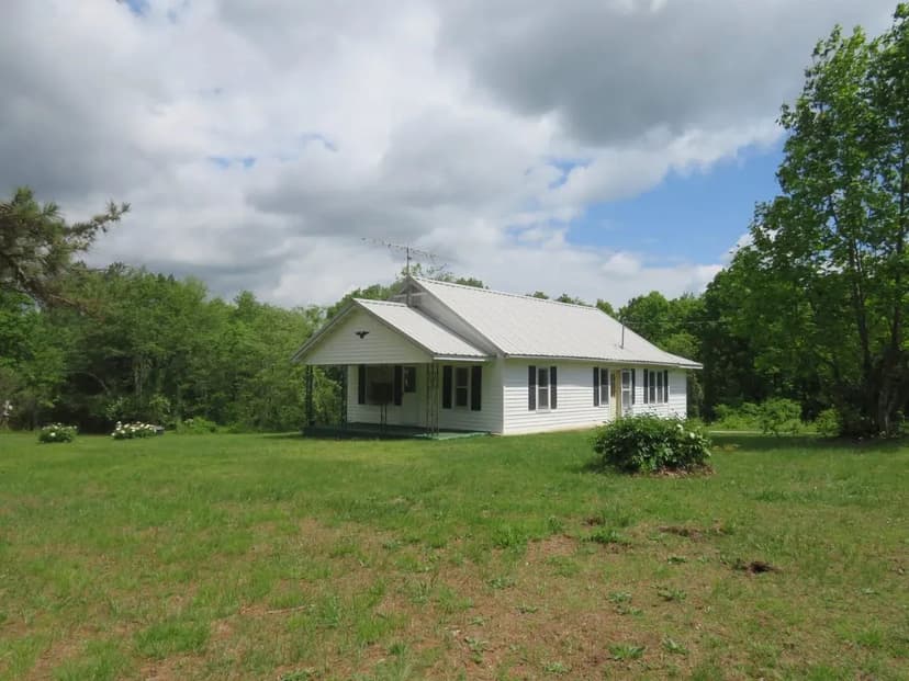 Charming 3 Bed Home on 25+/- Acres in Reynolds Co.