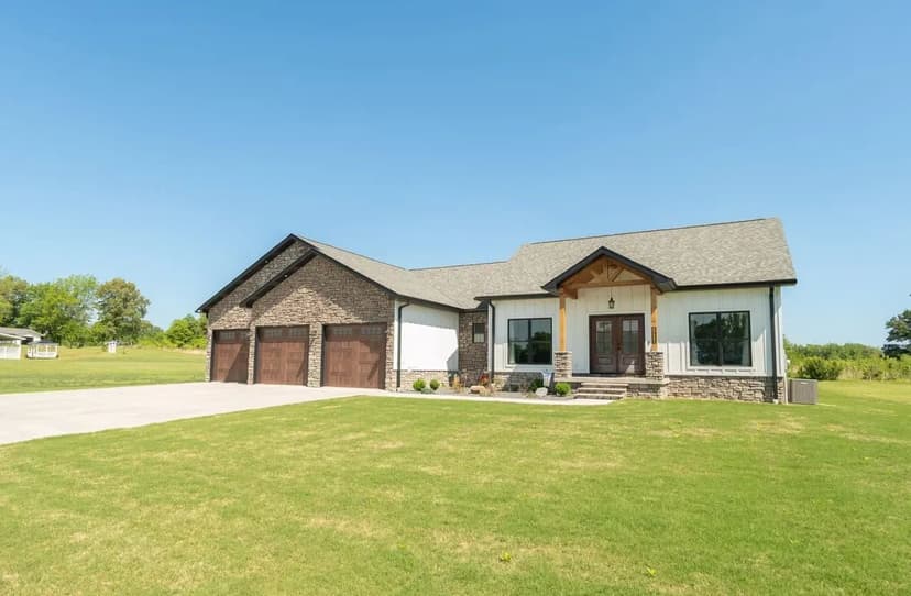 Stunning, Custom-Built Home For Sale in Dexter, MO