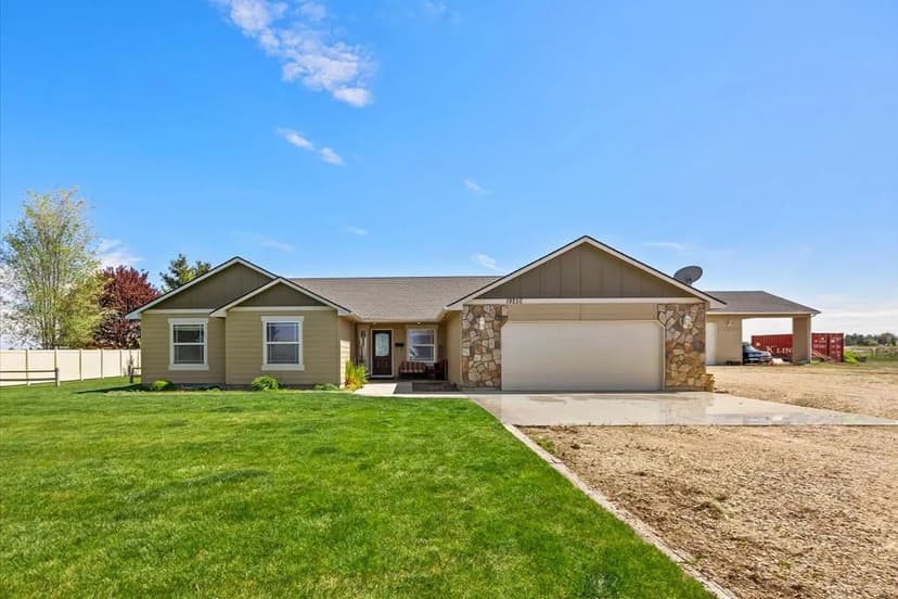 2.64 Acres with 2 Homes in Canyon County, ID 