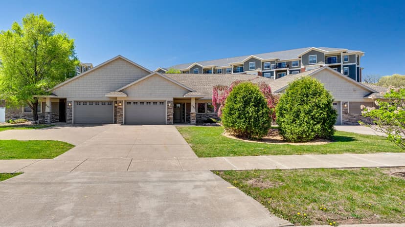 Amazing triplex multifamily property in Onalaska Wisconsin