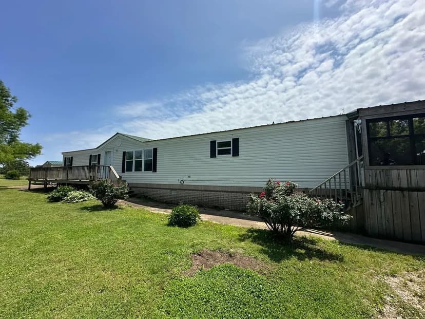 1 Egg House Farm, Large Mobile Home, 25 +/- Acres, Cave City, Arkansas