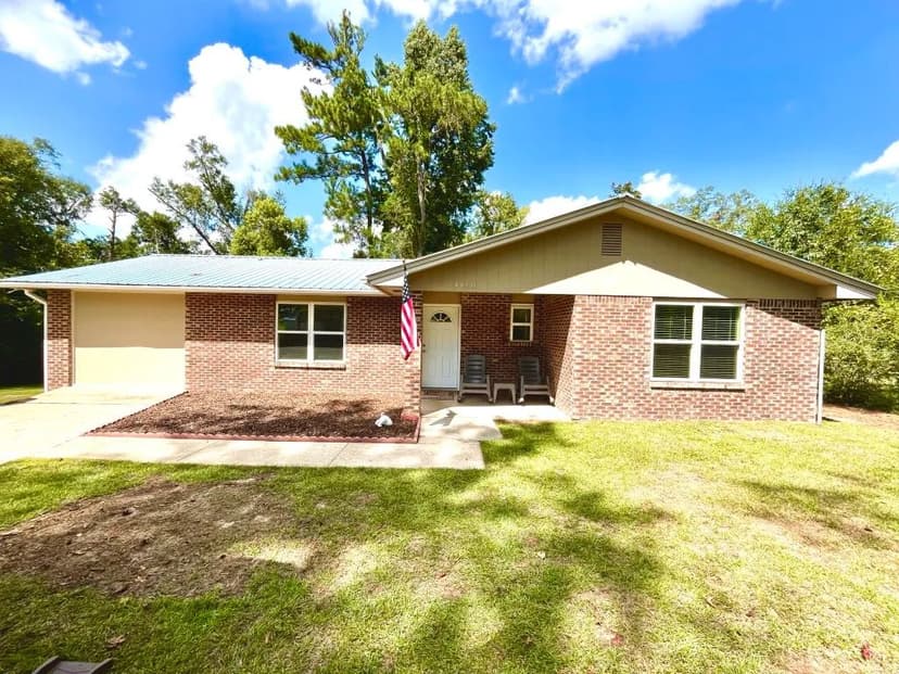 Newly Renovated 3 Bedroom Home in Marianna, FL