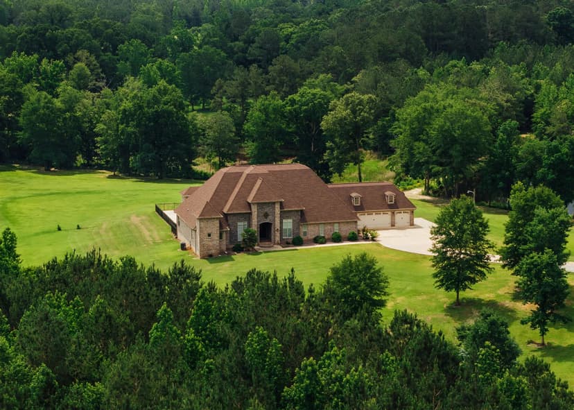 A Home on 39.3 Acres in Newton County, MS
