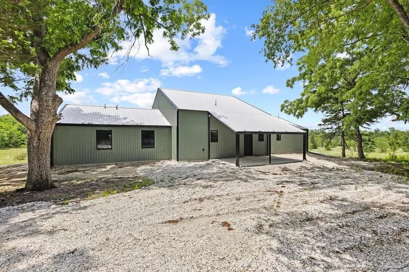 516 County Road 27450 Honey Grove, TX 75446