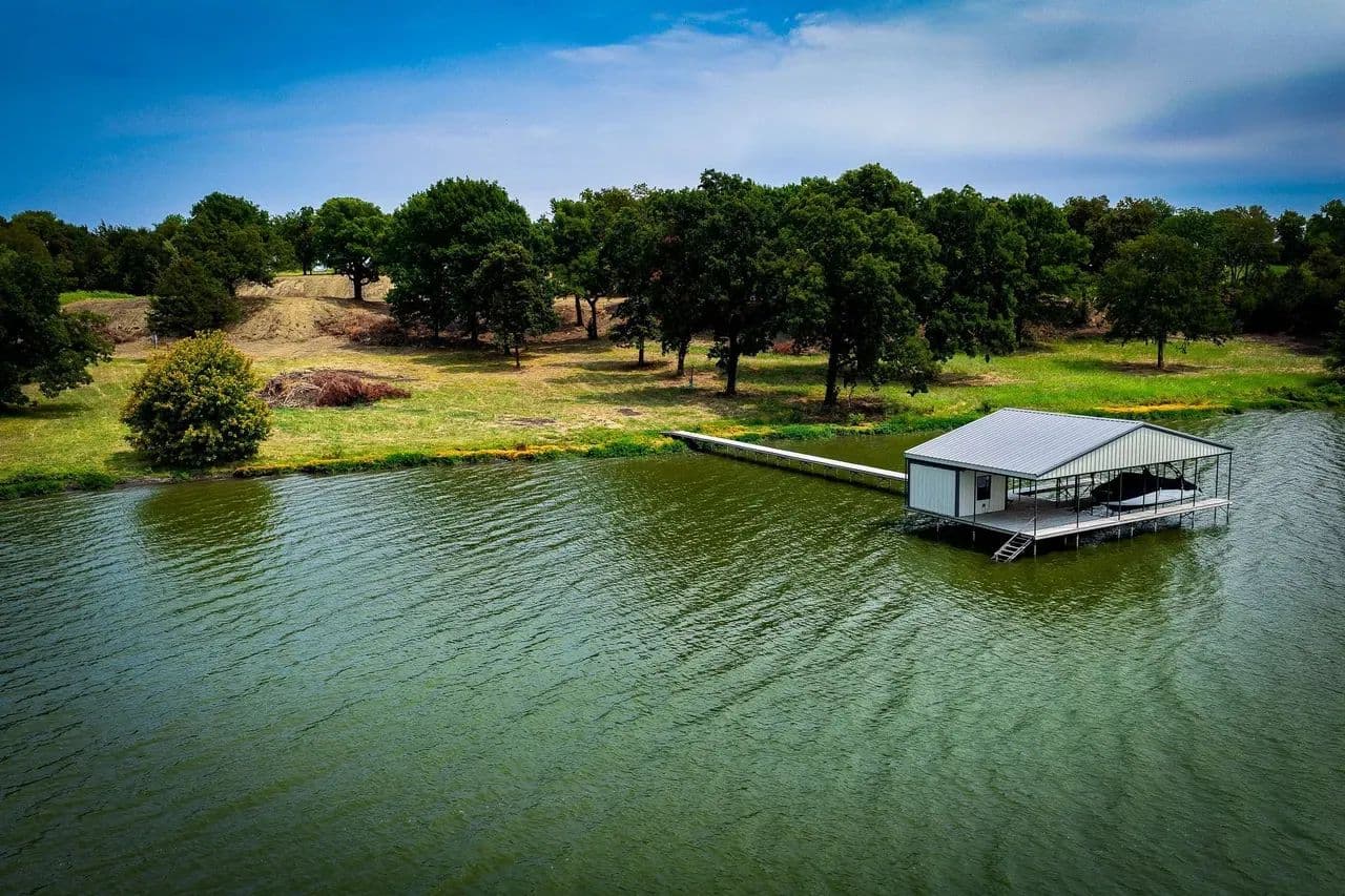 Pecan Shore Retreat - Lone Oak, Texas, 75453