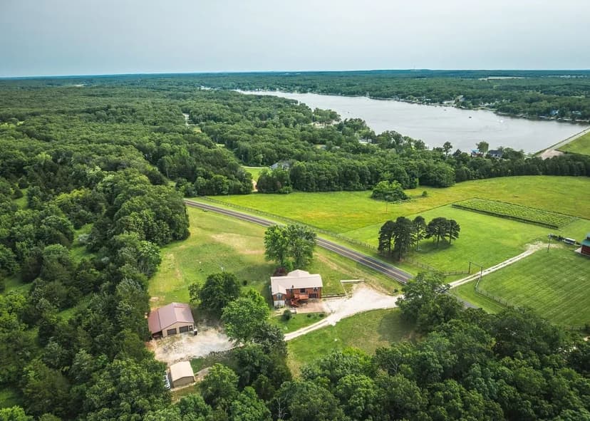 4393 Hwy DD GREAT Brick Home on 3 acres