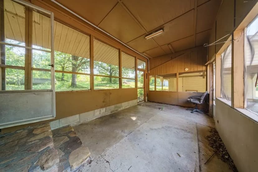 3 Bed 2 Bath Home, 18 +/- Acres, Extra Mobile, Shop, Barn, Batesville, Arkansas