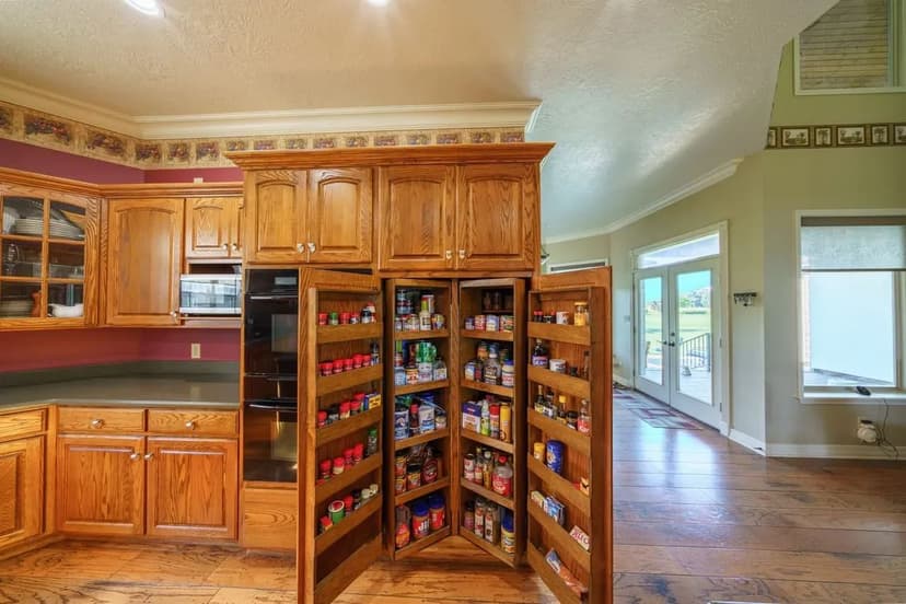 Large Estate, Custom Brick Home, 3 Bed 3.5 Bath, Shop, 4 +/- Acres, Batesville, Arkansas