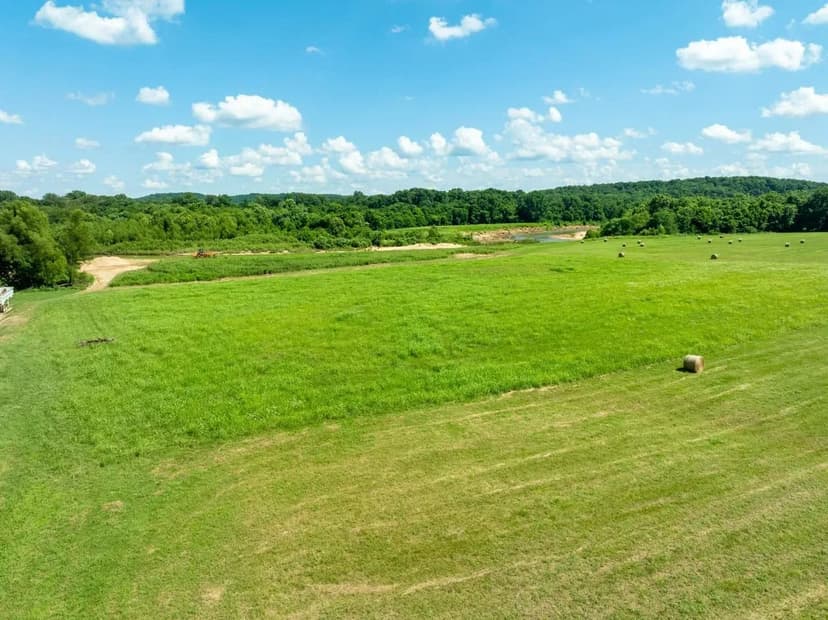 200 +/- Acres, Strawberry River Frontage, 9,000 +/- Sq Ft Barn, Living Quarters, Sharp County, AR